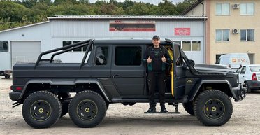 Украинские мастера построили впечатляющий шестиколесный "Гелендваген" для США (видео)