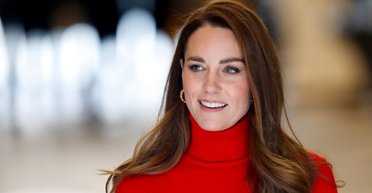 Самая практичная вещь сезона: с чем Кейт Миддлтон носит водолазки (фото)