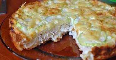 Легкий курячий пиріг із кабачком: простий рецепт дуже смачної сезонної страви