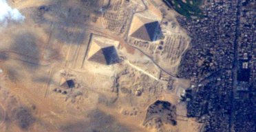 Астронавт в останній день на МКС зробив ідеальний знімок єгипетських пірамід (фото)