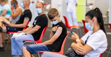 Невакцинированные дети в школе: когда могут не допустить к занятиям — объяснение Минздрава (видео)