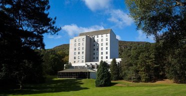 Вредители в номерах и чипсы в меню: после жалоб украинцев уволили директора отеля в Шотландии