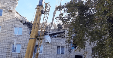 В российском Черкесске прогремел взрыв в жилом доме, есть погибшие: подробности и фото