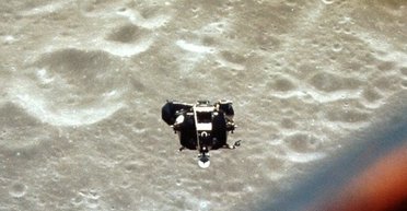 Астронавты NASA услышали жуткие звуки на обратной стороне Луны (видео)