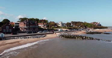 Небезпечна набережна: чоловік упав із висоти, заснувши під час їзди на електроскутері