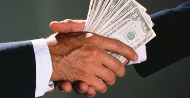 Чотири удари по Україні. Чому історія з хабарем у Верховному суді шкодить усім нашим реформам