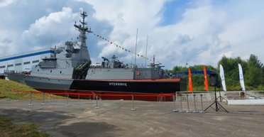 Корабель з іржавих блоків: у РФ спустили на воду варіант корвета проекту "Тарантул" (фото)