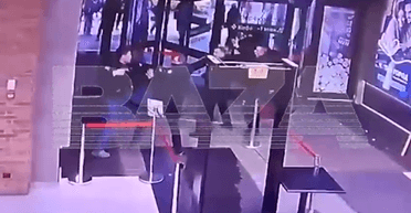 Під Москвою чоловік влаштував стрілянину в ТЦ: є постраждалі (відео)