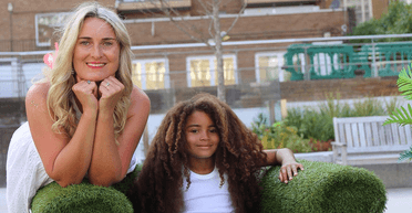 Мальчика с фобией на стрижки могут исключить из школы из-за его длинных волос (видео)