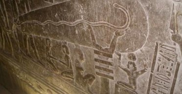 Тисячолітні батарейки та лампочки зі Стародавнього Єгипту: найвідоміші "недоречні артефакти"