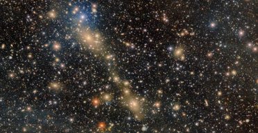 Міст завдовжки 1 млн світлових років: астрономи побачили переміщення зірок між галактиками (фото)