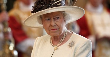 Почти век моды. Восемь знаковых нарядов королевы Елизаветы II