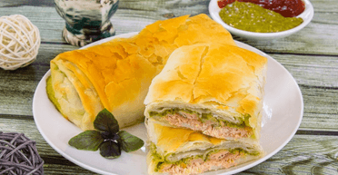 Сьомга з соусом песто в тісті філо: простий рецепт приготування риби в духовці