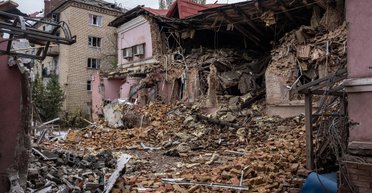 Для відновлення Маріуполя: окупанти розбирають Бахмут на цеглу і вивозять фурами