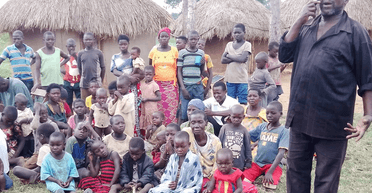 Важко прогодувати сім'ю: у чоловіка 12 дружин, 102 дитини і 578 онуків (фото)