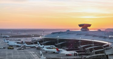 Не сбивают: аэропорты Москвы и Брянской области дронами атаковали бойцы ГУР, — СМИ