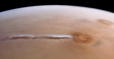 Каждый год в одном и том же месте на Марсе появляется облако: его длина составляет 1800 км