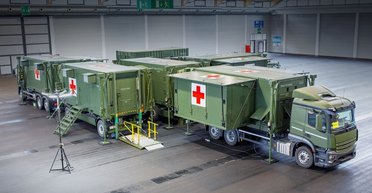 Функциональный медцентр с различными зонами: ВСУ получили мобильный полевой госпиталь из Германии
