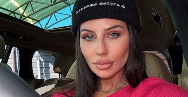 Настя Каменских спела на русском языке: Алхим неожиданно вступилась за нее и ответила хейтерам