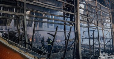 Крики раненых и сирены: патрульные Харькова опубликовали первые кадры после удара РФ по "Эпицентру"