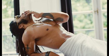 Ленні Кравіц представив дуже відвертий кліп на нову пісню, знятий українкою (відео)