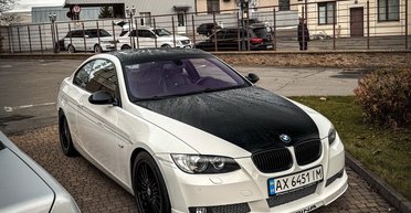 У Києві засвітився раритетний заряджений спорткар BMW 2000-х: їх існує лише 274 (фото)