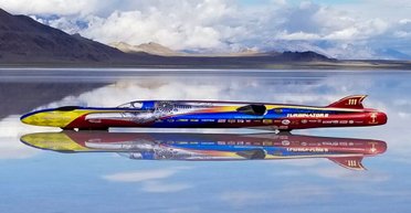 Развивают до 800 км/ч: на продажу выставили самые быстрые авто и мотоцикл (фото)