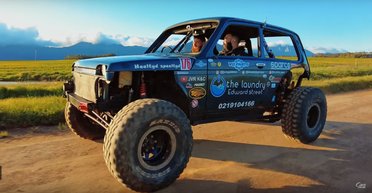 В Африке обнаружена уникальная гоночная "Нива" с двигателем Lexus V8 (видео)