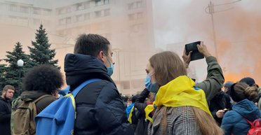 Под КСУ проходит акция протеста против отмены антикоррупционного законодательства