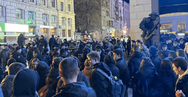 В ТРЦ Харькова произошла массовая драка подростков: досталось и охране заведения