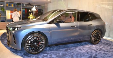 В Киеве показали электрокар с запасом хода 700 км и горячий хэтчбек от BMW Group (фото)