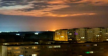 Дроны ударили по авиазаводу в Смоленске, порт Усть-Луга снова в огне: Россию атакуют БпЛА (видео)
