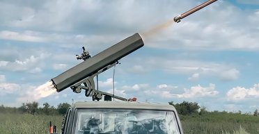 Ракети летять на 9 км: українські військові перетворили позашляховик на РСЗВ (фото)