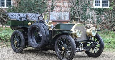 Хранился в одной семье 121 год: винтажный Mercedes продали за $11 миллионов (видео)