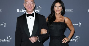 Джефф Безос купил третий особняк в "бункере миллиардеров" (видео)