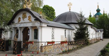 Незаконно стоял 17 лет: в Киеве сносят храм-МАФ возле Десятинной церкви (видео)