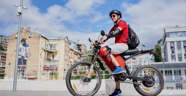 Представлено електровелосипед на сонячних панелях із запасом ходу 400 км (фото)