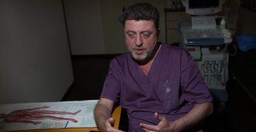 Заезжает грузовик, откидывают борта и раненых как горох высыпают, — хирург Владислав Горбовец