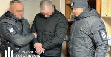 Брал "дань" бытовой техникой и одеждой для детей: задержан чиновник воинской части