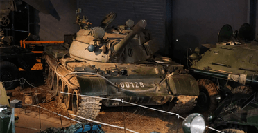 Руины техники на складах: почему новые танки РФ не видны на фронте, — эксперт (видео)