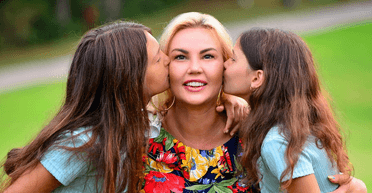 "Немає нічого кращого": Камалія з дітьми та ексчоловіком Захуром вирушила на відпочинок (відео)