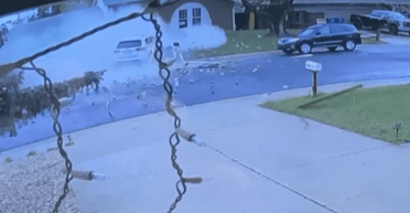 Будинок став мішенню для ДТП: чоловік витратив $30 тисяч, щоб захистити сім'ю (відео)