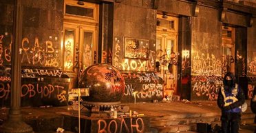 Жги еще! Кто выиграл и кто проиграл от погромов на Банковой