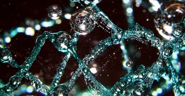 Учені виявили новий незвичайний стан речовини: рідкий і твердий гібрид