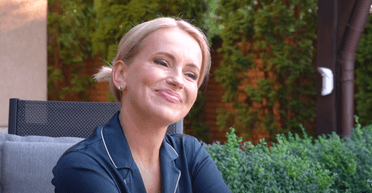 Басейн, гардеробна та помічники: у яких "хоромах" живе телеведуча Оксана Гутцайт (фото)