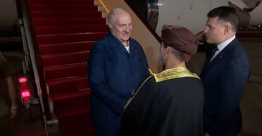 Лукашенко пропал после приезда в Оман: СМИ Беларуси умалчивают информацию (видео)