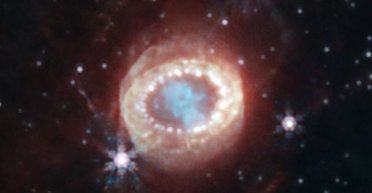 Механізм пов'язаний із літаками: з'ясувалося, чому відома наднова прикрашена "перлами" (фото)