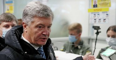 Связанные с Порошенко фонды зарабатывают на донатах украинцев через военные облигации, — СМИ