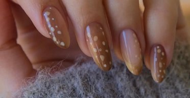 "Олений принт" стал новым трендом в маникюре: что это за дизайн и почему он популярен (фото)