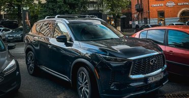 В Украине появился роскошный японский кроссовер для большой семьи (фото)